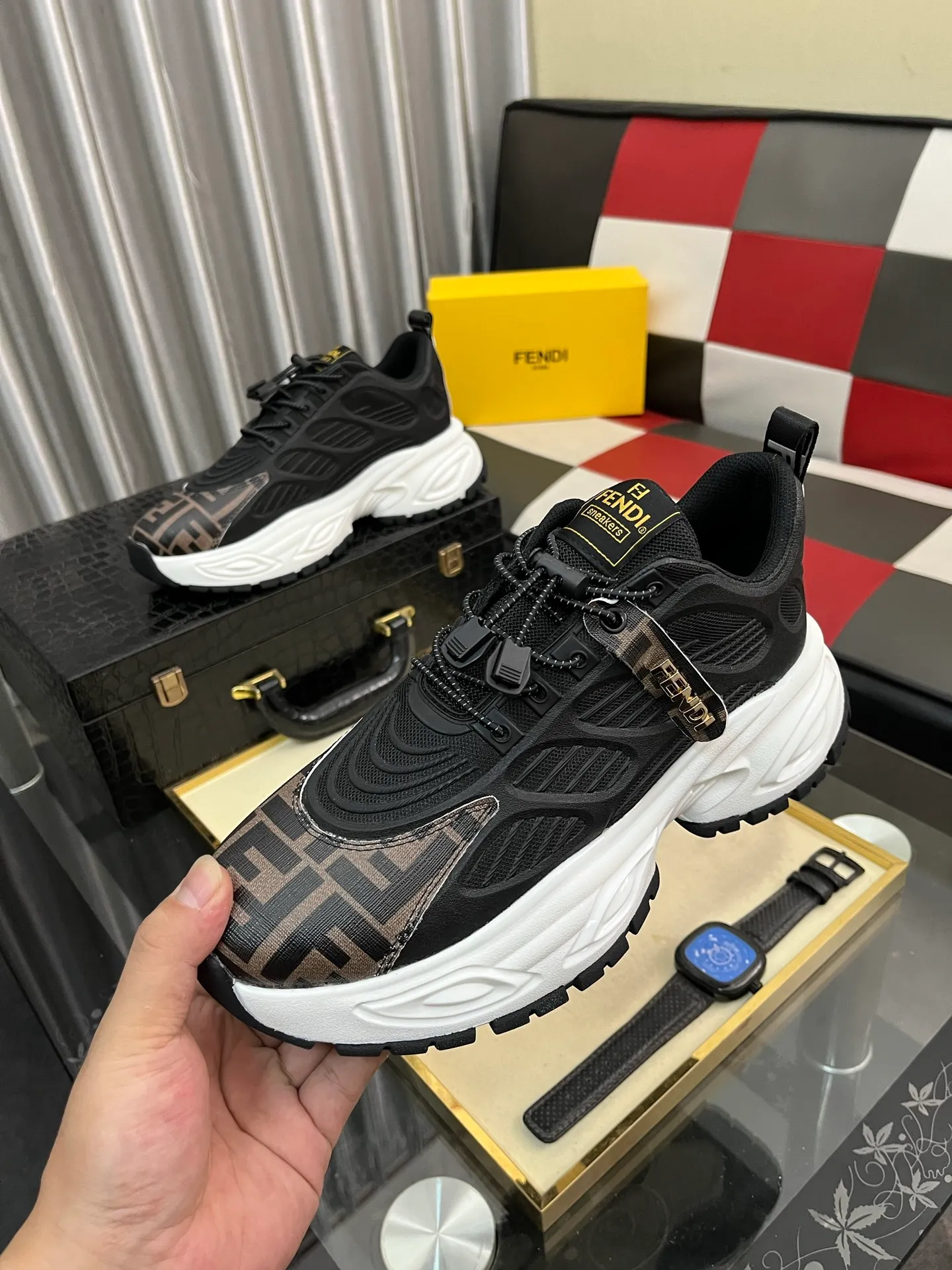 Men's Men's Shoes💰438⌚️⌚️[Fendi] Fendi's latest casual shoes for men! Available at counters simultaneously! A one-to-one replica of the original. Made entirely of imported top-grain calfskin, the interior is made of top-grain water-dyed cowhide, and the original factory-supplied rubber outsole. Leading new fashion concepts. Matching code: 38-44 2️⃣colors available